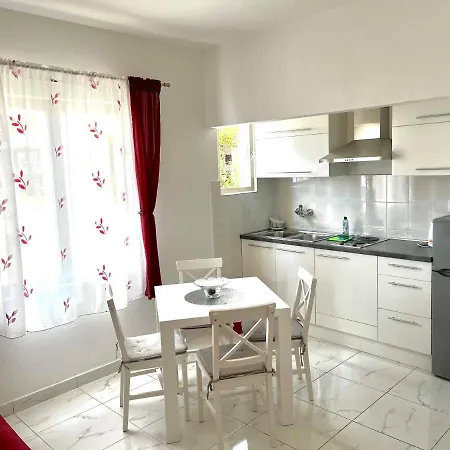 Seaview Apartament *