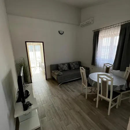 Daire Apartments Uno Tisno