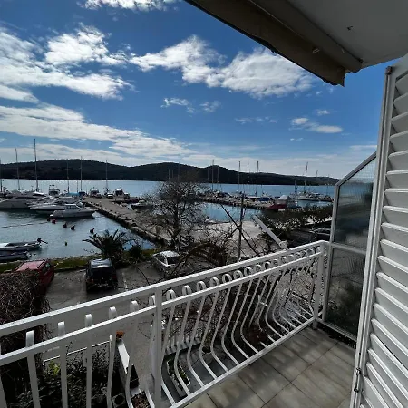 Seaview * Tisno